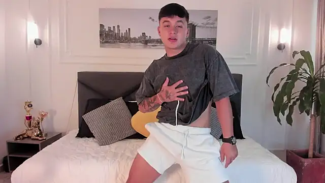 Cristopher strong online show from May 2026 01:26:02 PM