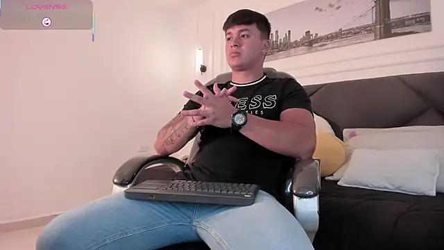 Cristopher strong online show from May 2026 01:38:01 PM
