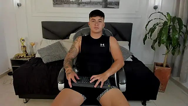 Cristopher strong online show from May 2026 11:18:01 AM