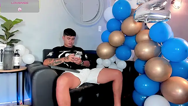 Cristopher strong online show from May 2026 12:45:02 PM