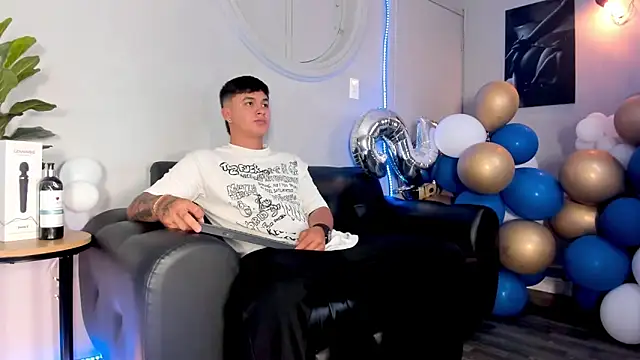 Cristopher strong online show from May 2026 01:15:02 PM