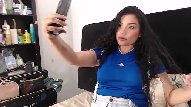 lolaa staars online show from February 2025 02:26:01 AM