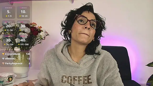 Elliee  online show from February 2025 06:48:02 PM