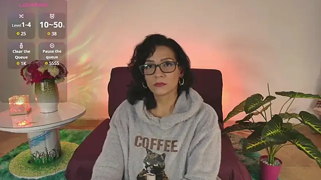 Elliee  online show from March 2025 07:17:02 PM