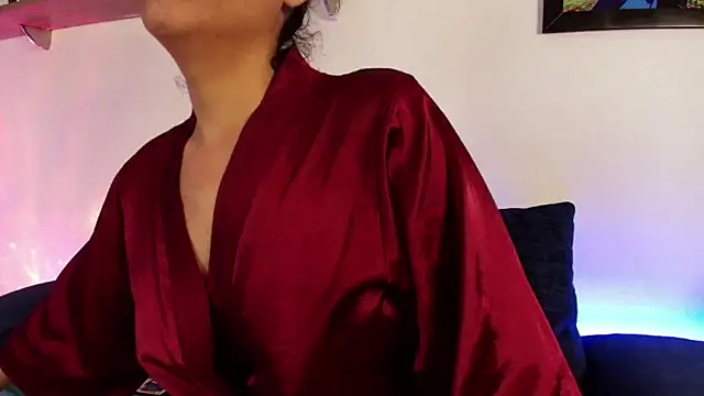 Elliee  online show from October 2025 02:47:02 PM