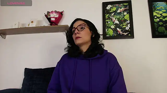 Elliee  online show from March 2026 04:10:02 PM