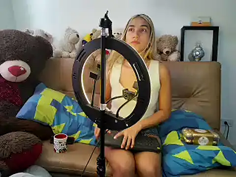 Snapshot of mandy_berrys chatting on February 2025 07:00:01 PM mandy berrys online show from February 2025 07:00:01 PM