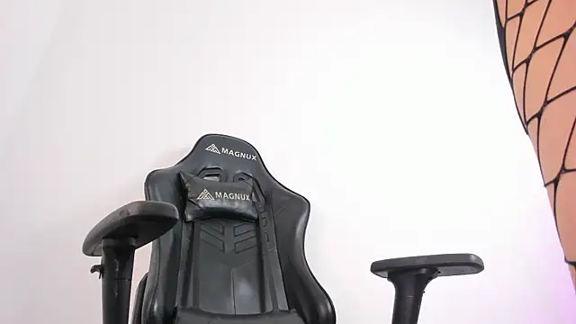 selena robertss  online show from October 2025 02:03:02 AM