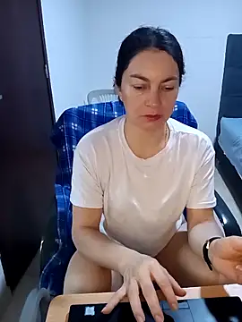 renata hot1 online show from February 2025 12:33:01 PM