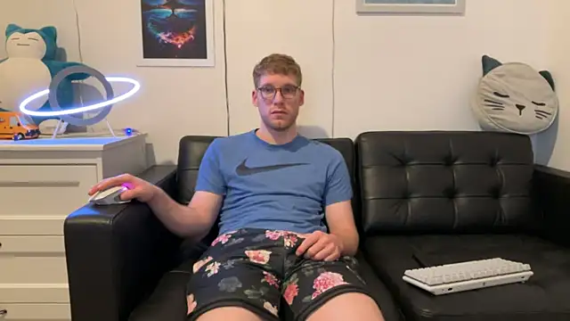 BlueEyedTallGuy94 online show from December 2024 03:03:01 AM