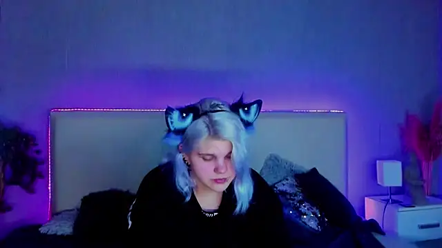 JoannLowe online show from February 2025 10:21:02 PM