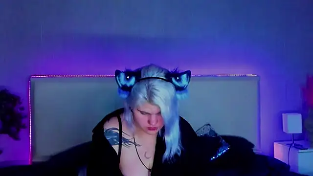 JoannLowe online show from February 2025 08:10:01 PM