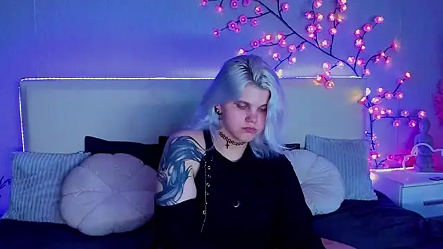 JoannLowe online show from September 2025 07:57:01 PM