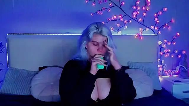 JoannLowe online show from November 2025 08:33:02 PM