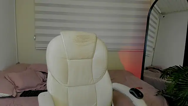 Snapshot of Catyloves chatting on December 2025 10:15:01 PM Catyloves online show from December 2025 10:15:01 PM