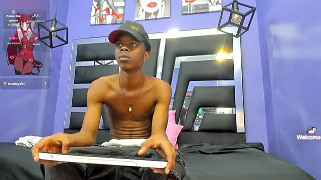 Snapshot of OraineBarrett chatting on December 2024 07:30:02 PM OraineBarrett online show from December 2024 07:30:02 PM