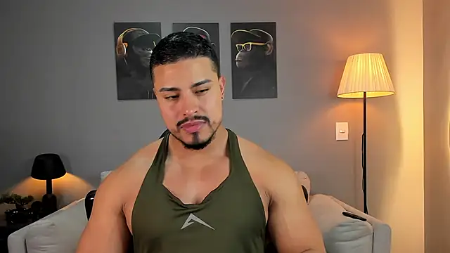 Snapshot of ApoloMakris chatting on November 2025 09:47:01 PM ApoloMakris online show from November 2025 09:47:01 PM