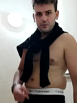 Snapshot of TheKing966 chatting on February 2025 01:02:02 AM TheKing966 online show from February 2025 01:02:02 AM