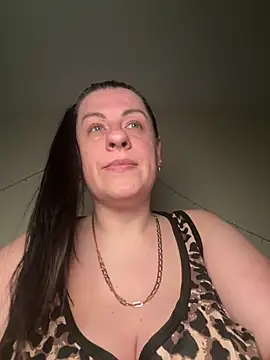 Evelinia online show from April 2026 03:17:02 PM