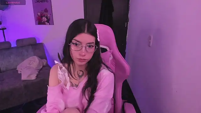 Snapshot of cami_mila9 chatting on December 2025 10:26:01 PM cami mila9 online show from December 2025 10:26:01 PM