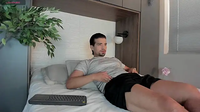 Snapshot of Ian_Daviz chatting on February 2025 08:03:02 PM Ian Daviz online show from February 2025 08:03:02 PM