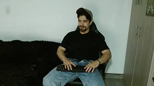 Snapshot of Ian_Daviz chatting on November 2025 02:02:02 AM Ian Daviz online show from November 2025 02:02:02 AM