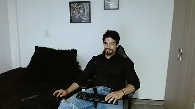 Snapshot of Ian_Daviz chatting on November 2025 04:10:02 AM Ian Daviz online show from November 2025 04:10:02 AM