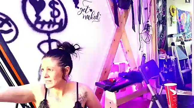 KRYZTALYNXXX online show from December 2024 05:01:01 PM