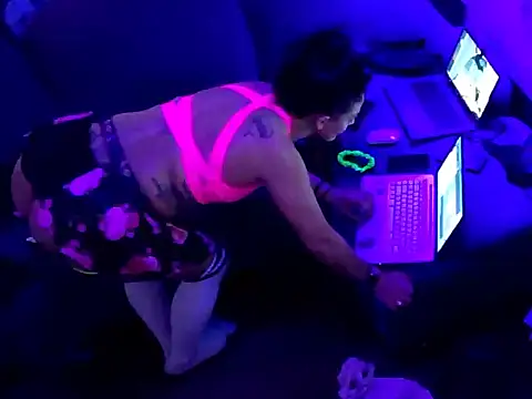 KRYZTALYNXXX online show from January 2025 01:01:01 PM