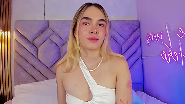 Lucy Vega online show from December 2024 12:13:01 PM