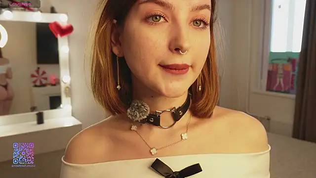 Snapshot of sarahUwU chatting on February 2026 08:10:01 AM sarahUwU online show from February 2026 08:10:01 AM