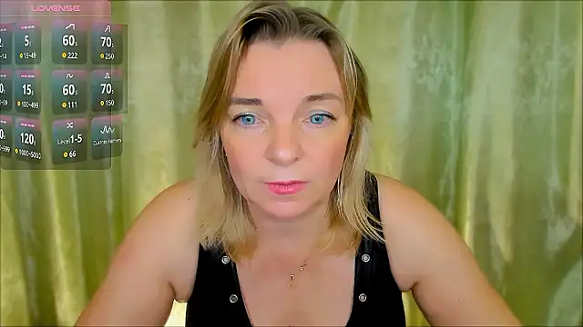 Snapshot of Regina__blue chatting on December 2024 06:32:02 PM Regina blue online show from December 2024 06:32:02 PM