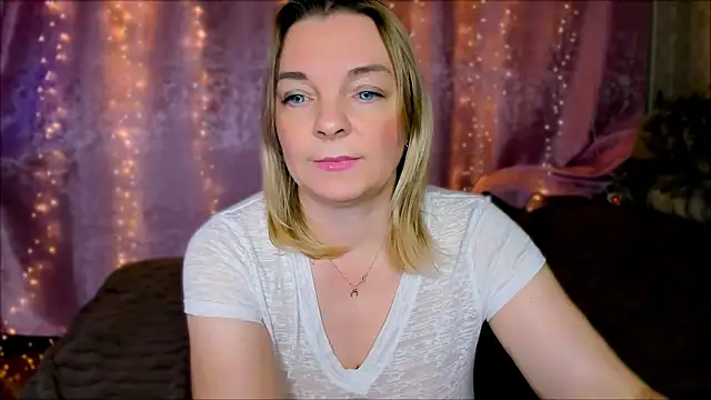 Snapshot of Regina__blue chatting on January 2025 04:29:01 PM Regina blue online show from January 2025 04:29:01 PM