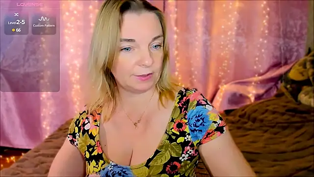 Snapshot of Regina__blue chatting on January 2025 05:17:02 PM Regina blue online show from January 2025 05:17:02 PM