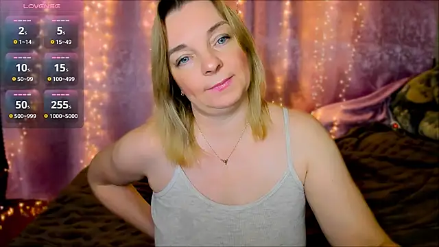 Snapshot of Regina__blue chatting on January 2025 05:37:02 PM Regina blue online show from January 2025 05:37:02 PM