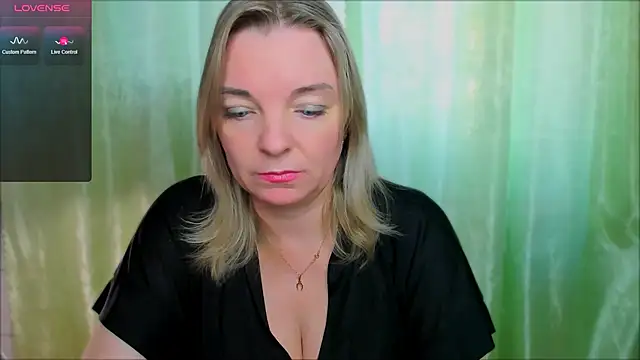 Snapshot of Regina__blue chatting on March 2025 02:47:01 PM Regina blue online show from March 2025 02:47:01 PM