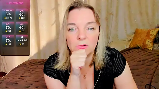 Snapshot of Regina__blue chatting on October 2025 04:52:01 PM Regina blue online show from October 2025 04:52:01 PM