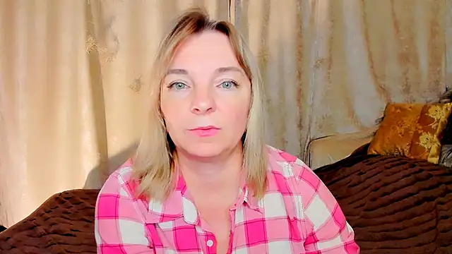 Snapshot of Regina__blue chatting on October 2025 03:16:01 PM Regina blue online show from October 2025 03:16:01 PM