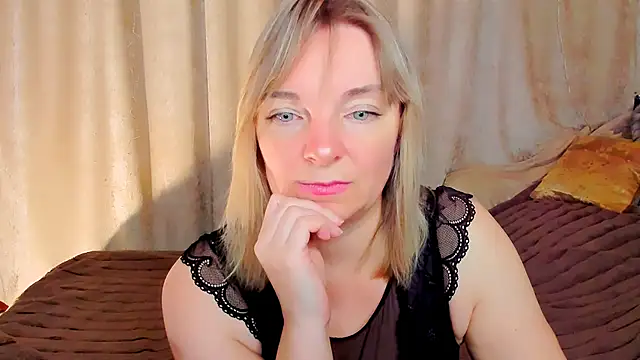 Snapshot of Regina__blue chatting on November 2025 09:50:02 PM Regina blue online show from November 2025 09:50:02 PM