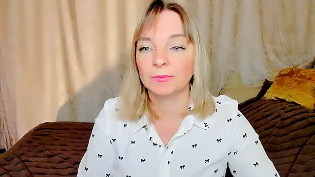 Snapshot of Regina__blue chatting on November 2025 02:30:02 PM Regina blue online show from November 2025 02:30:02 PM