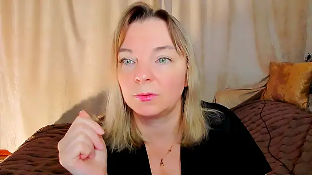 Snapshot of Regina__blue chatting on November 2025 01:44:01 PM Regina blue online show from November 2025 01:44:01 PM