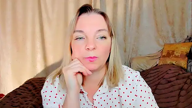 Snapshot of Regina__blue chatting on December 2025 03:10:01 PM Regina blue online show from December 2025 03:10:01 PM