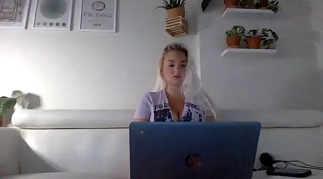 Snapshot of badblondebunny chatting on March 2025 11:56:02 PM badblondebunny online show from March 2025 11:56:02 PM