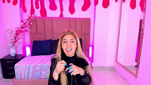 EvaaLovia1 online show from March 2025 01:17:01 PM