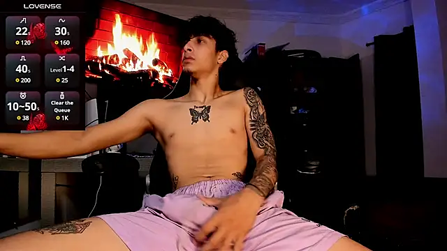 Snapshot of Snakebutterfly chatting on February 2025 06:29:02 AM Snakebutterfly online show from February 2025 06:29:02 AM