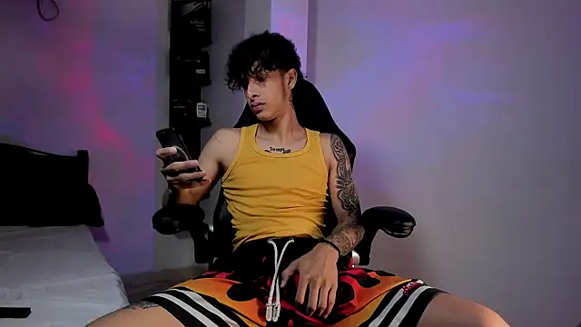 Snapshot of Snakebutterfly chatting on March 2025 07:08:02 AM Snakebutterfly online show from March 2025 07:08:02 AM