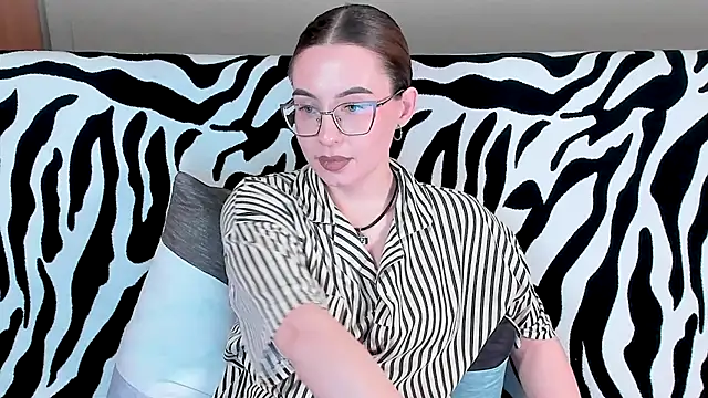 VeronikaKissuchi online show from January 2025 04:44:01 PM