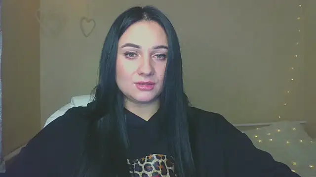 Emelyblum online show from October 2025 12:28:01 PM