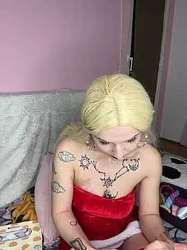 Snapshot of MoonAgnes chatting on December 2024 10:20:01 PM MoonAgnes online show from December 2024 10:20:01 PM