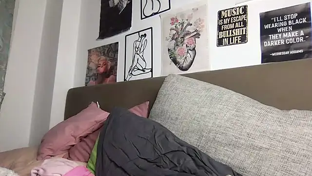 Snapshot of MoonAgnes chatting on November 2025 03:47:01 PM MoonAgnes online show from November 2025 03:47:01 PM